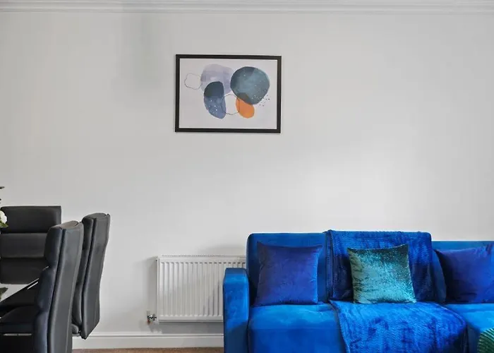 Stylish Central York House Sleeps 10