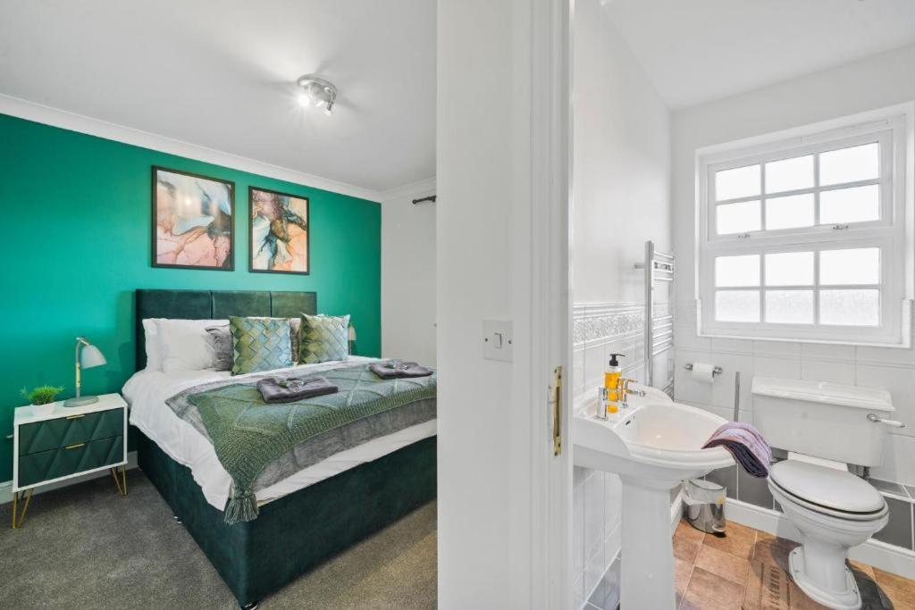 Stylish House Sleeps 10 Holiday home *
