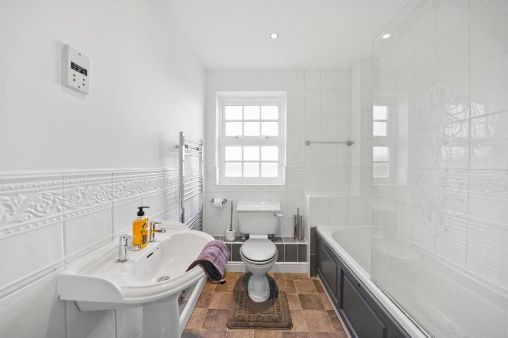 Stylish House Sleeps 10