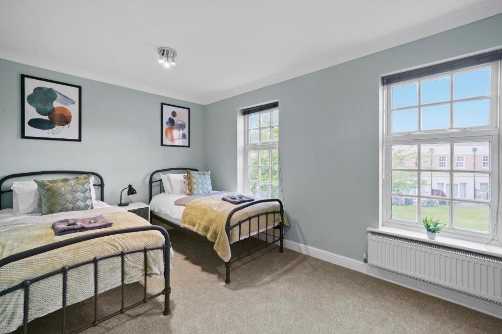 Stylish House Sleeps 10