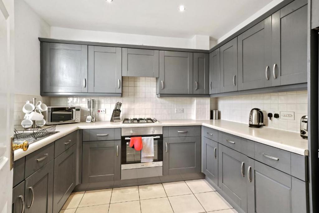 Stylish House Sleeps 10