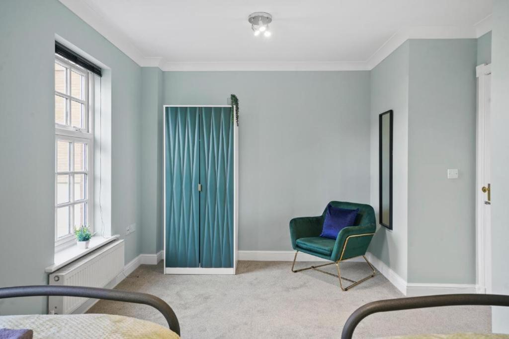 Stylish House Sleeps 10