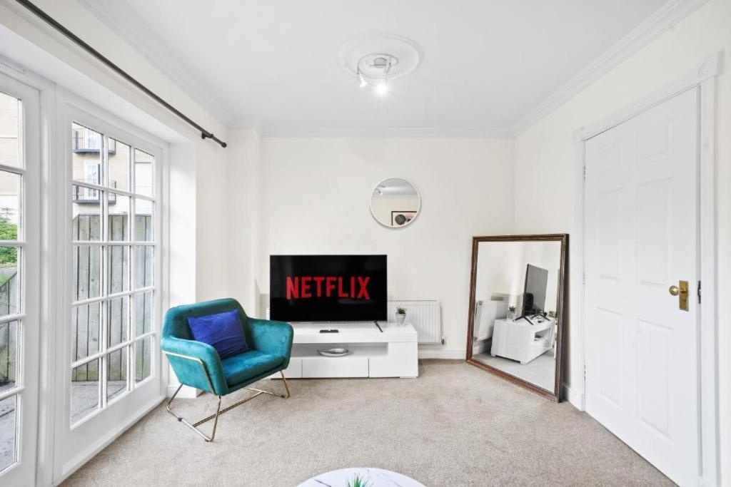 Stylish House Sleeps 10 York