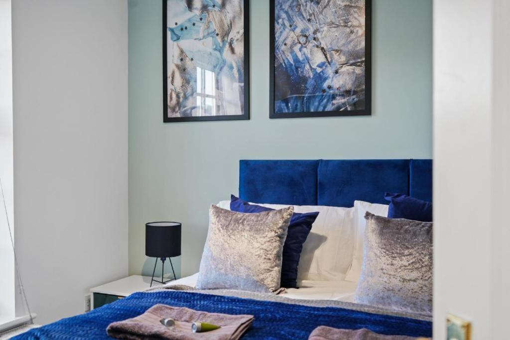 Holiday home Stylish House Sleeps 10 *
