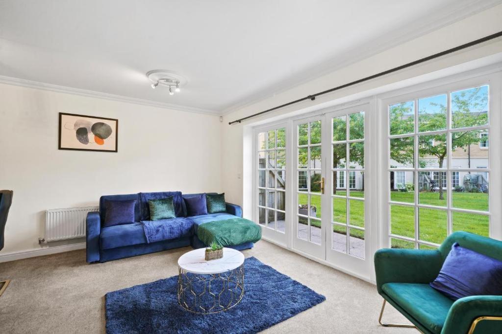 Stylish House Sleeps 10